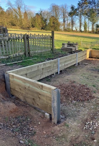 Sleeper retaining wall - sleeper,